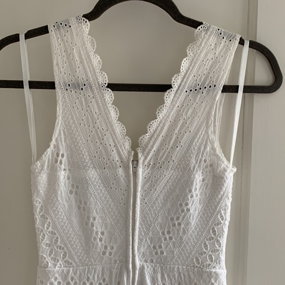 Like New White Eyelet Mini-dress - Picture 4 of 4